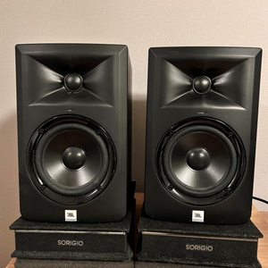 JBL LSR305 스피커 1조 + 소리지오 방진패드