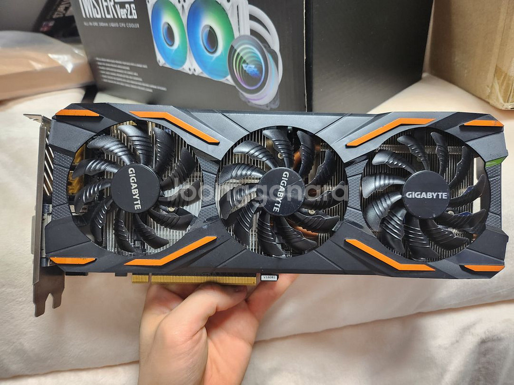 i7 8700k, Gtx 1080 기가바이트, 본체--5