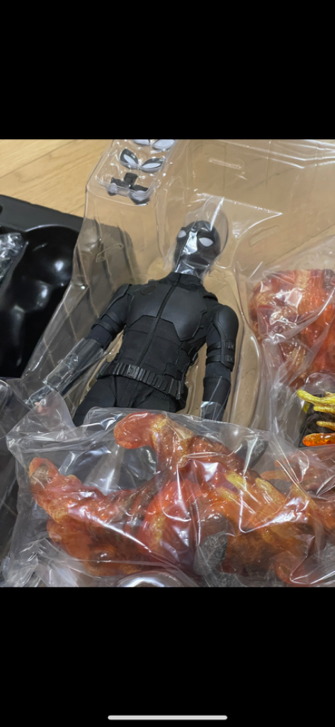 핫토이 스텔스 스파이더맨 파프롬홈 디럭스 판매합니다--1