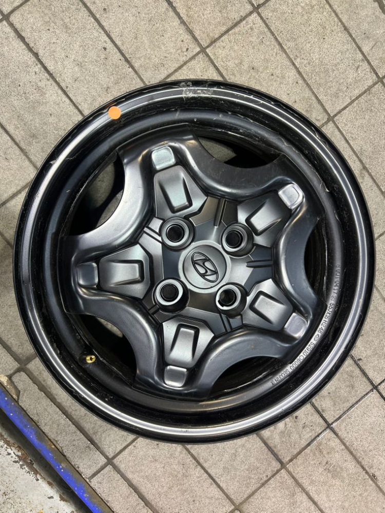 캐스퍼 15인치 순정휠 한대분팝니다.--1