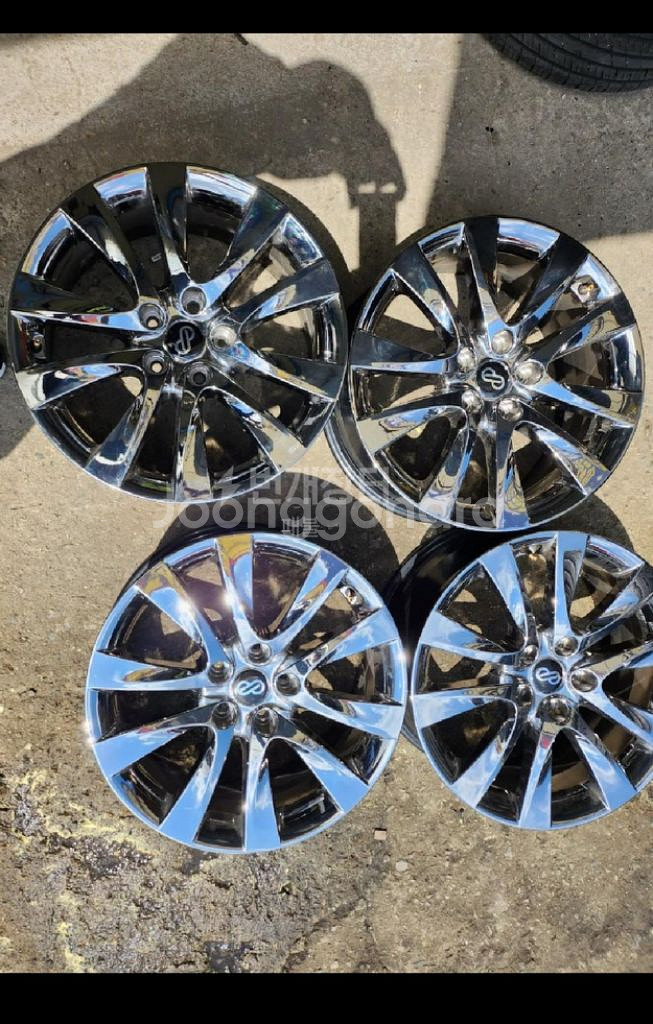 18인치휠 화이트 크롬휠 팝니다--0