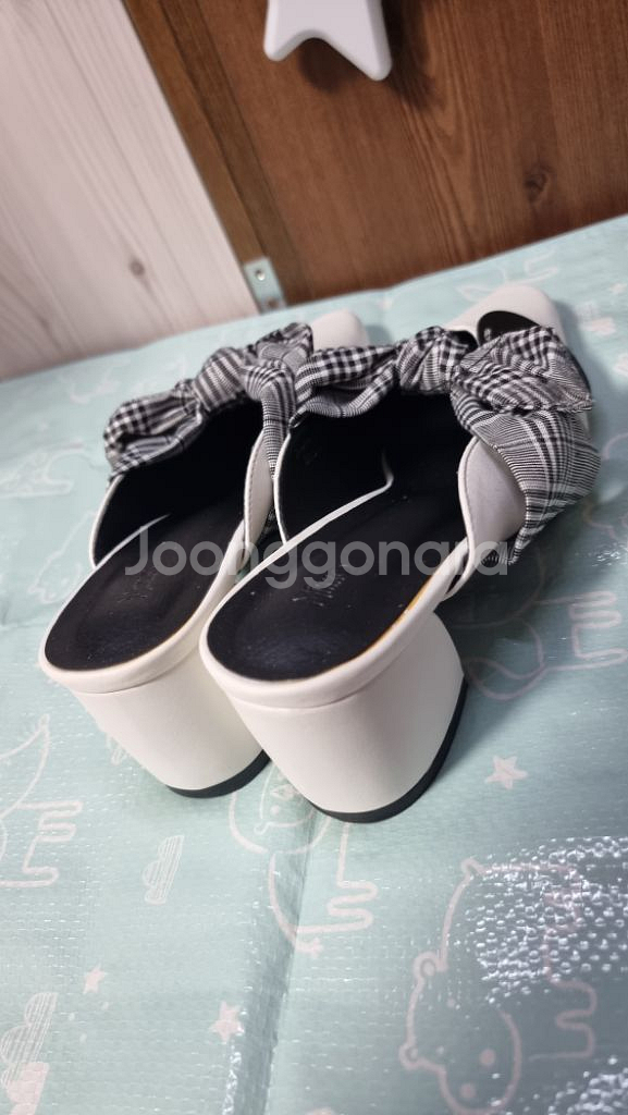 미쏘 화이트 체리리본힐(6cm) 구두 240--4