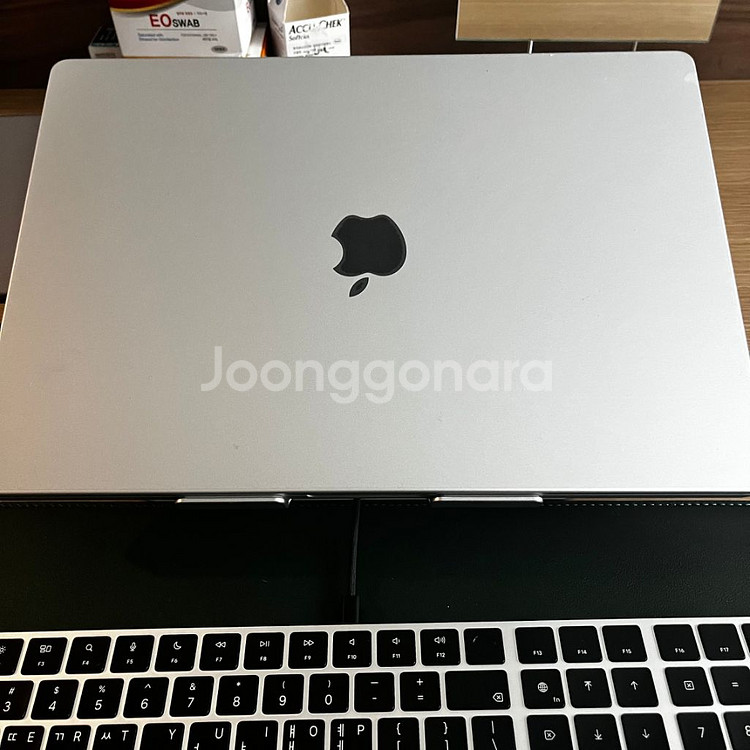 21.실버)맥북 M1 16인치 512/32 200만원--0