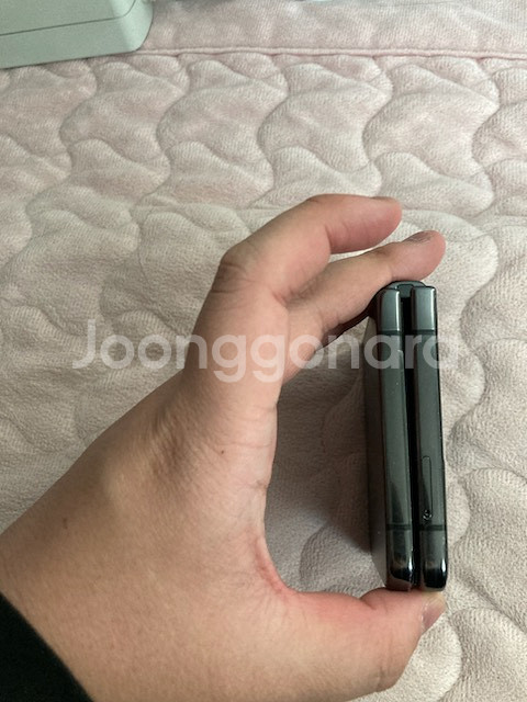 제트플립 4 블랙 자급제 512기가 팝니다--3