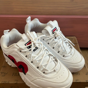 FILA 디스럽터2하트 운동화 240size