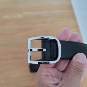 구찌 마이크로시마 은장벨트 510309 검정 팝니다