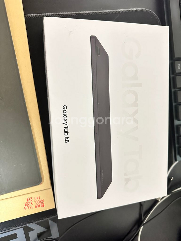 겔럭시 탭 A8 WIFI 64기가 팝니다--0