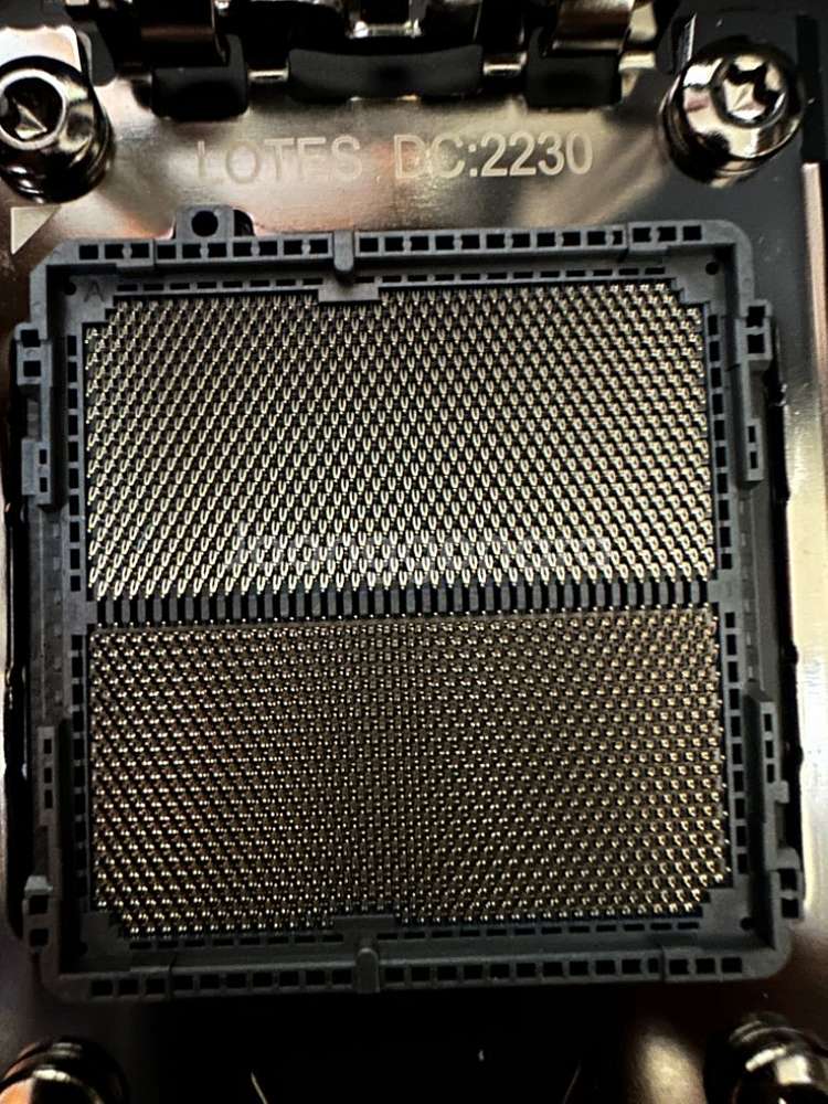 asus x670e crosshair gene판매합니다--2