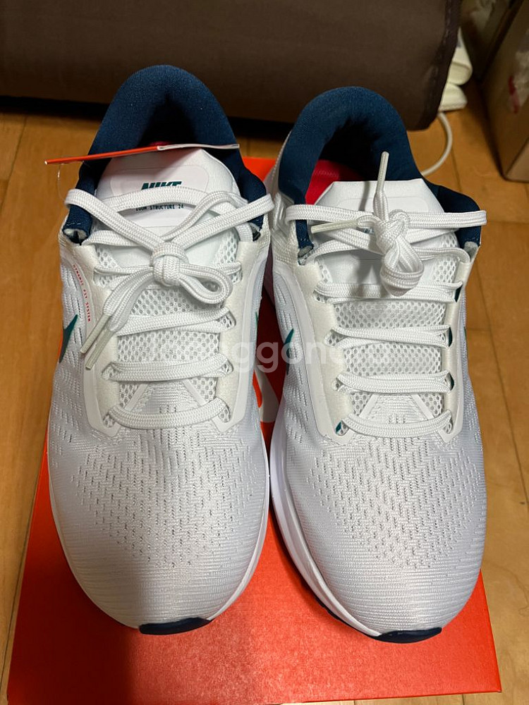 새상품 나이키 러닝화 265 에어줌 스트럭처 24--1