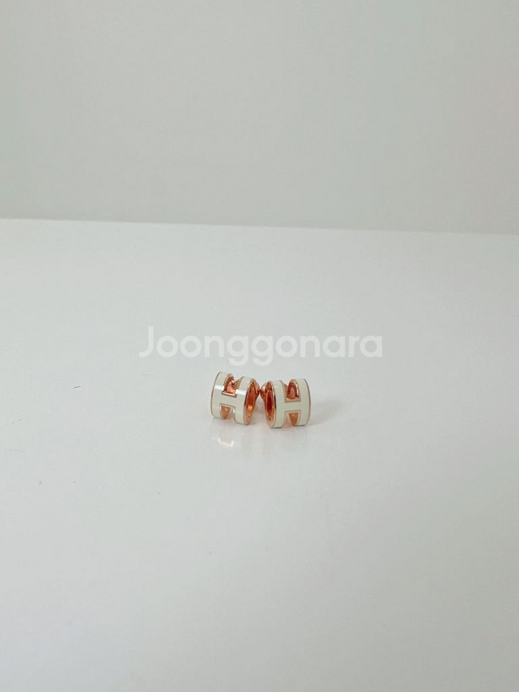 에르메스 팝아슈 이어링 귀걸이 화이트/로즈골드--1