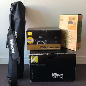 니콘D5600 18-55mm+삼각대+카메라 가방