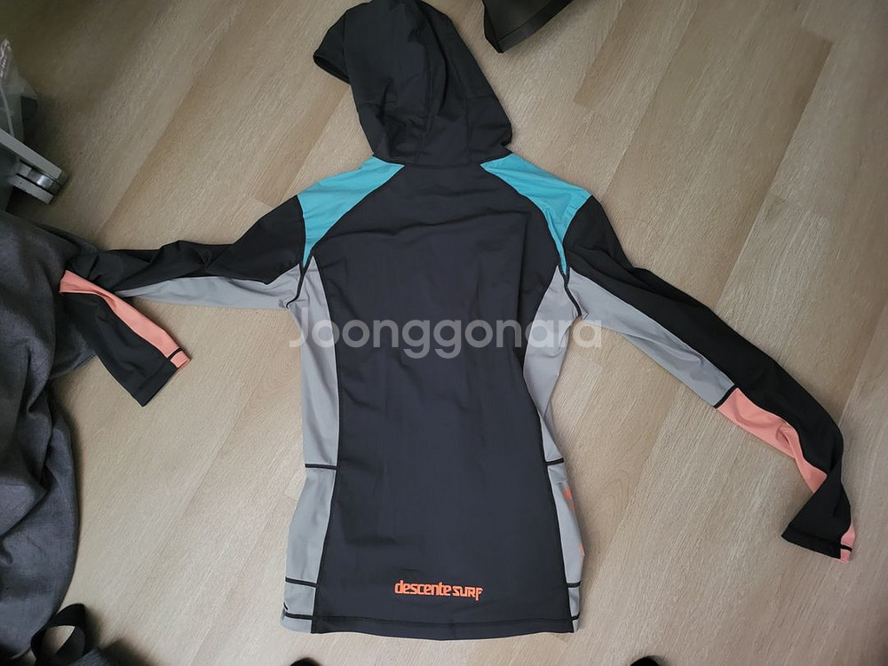 데상트 래쉬가드 95사이즈 남녀공용--1