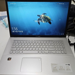 ASUS vivo book 17인치 노트북입니다.