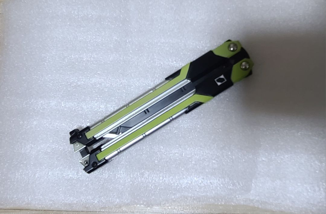 발로란트 칼 RGX 버터플라이 발리송 실물 현실 칼 이미지