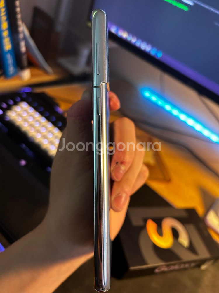 갤럭시 s21 플러스 256gb 실버 판매합니다--3