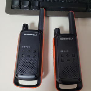 모토로라 T82 무전기