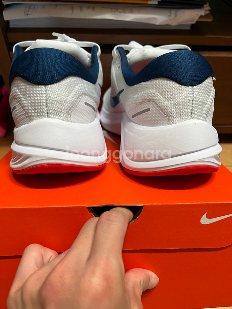 새상품 나이키 러닝화 265 에어줌 스트럭처 24--3