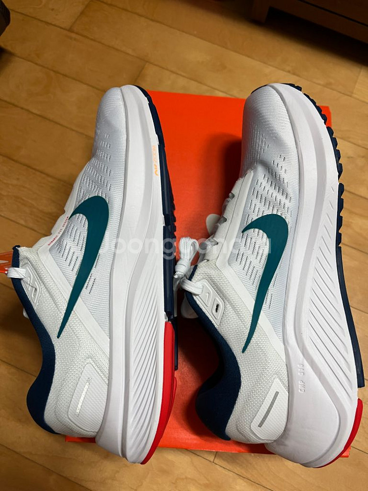 새상품 나이키 러닝화 265 에어줌 스트럭처 24--5