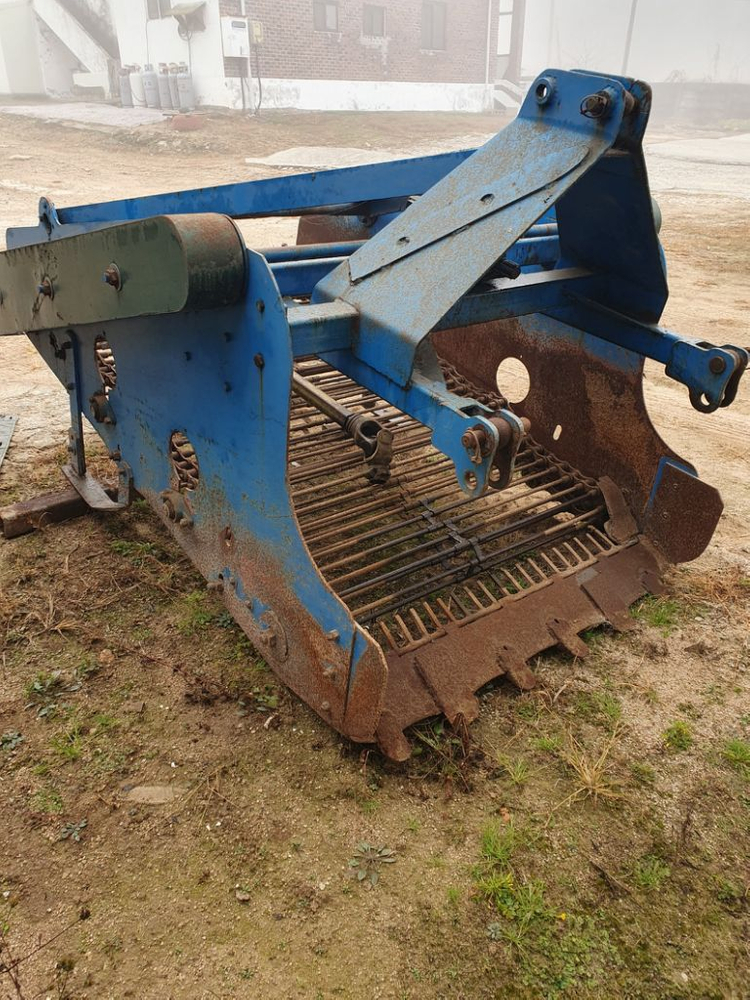 땅속 작물수확기 내놓습니다--2