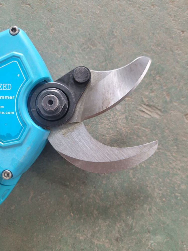 전동 전지가위 이미지