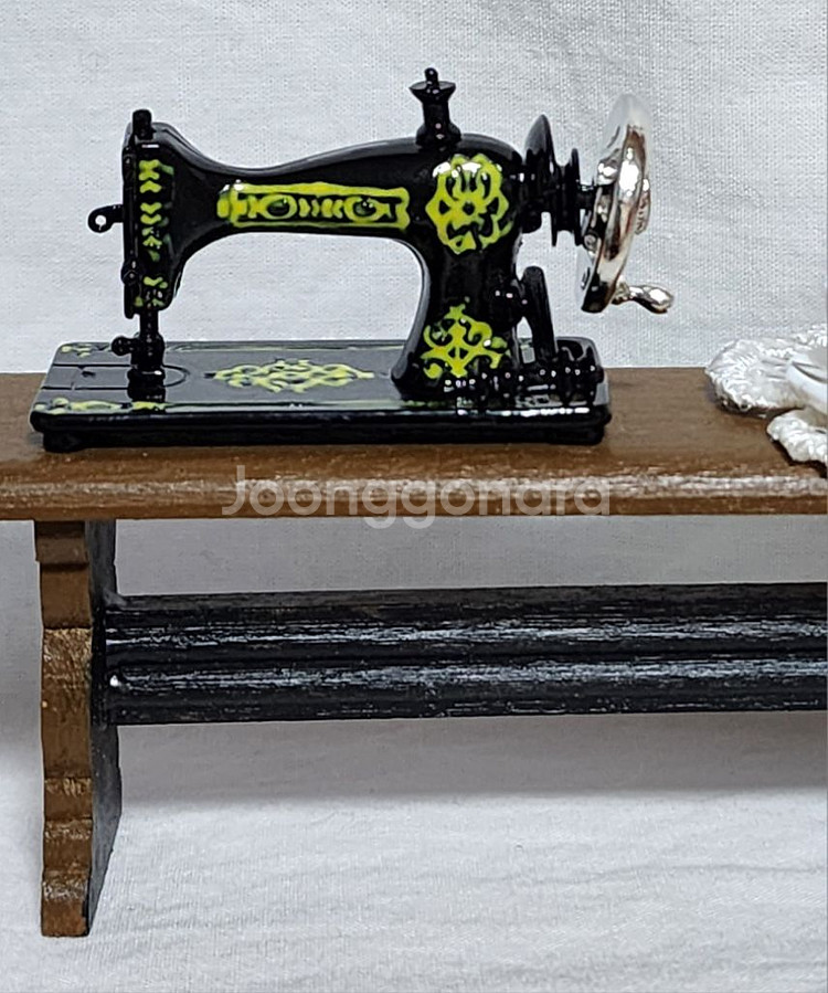 미니어처 테이블/재봉틀/소품--1