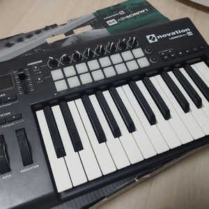 Novation Launchkey25 마스터키보드