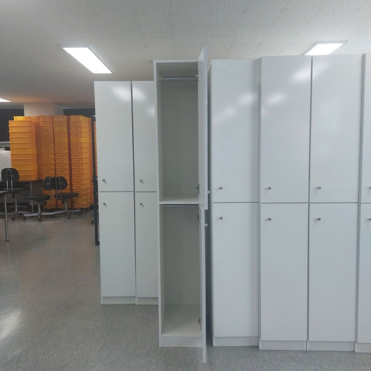 깨끗하고 하얀 캐비넷--1