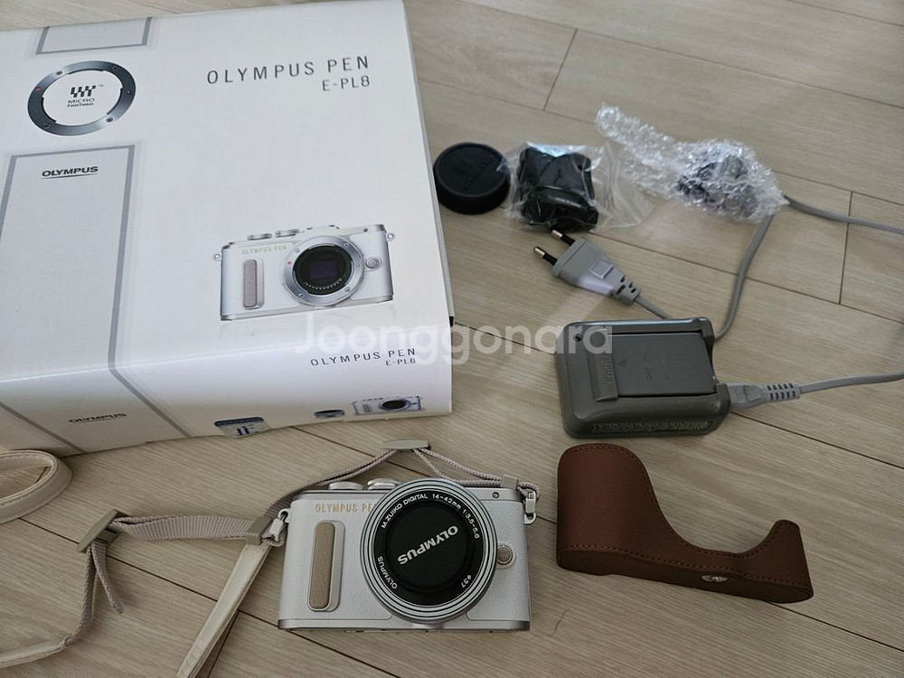 올림푸스 펜 E-PL8 미러리스카메라--0