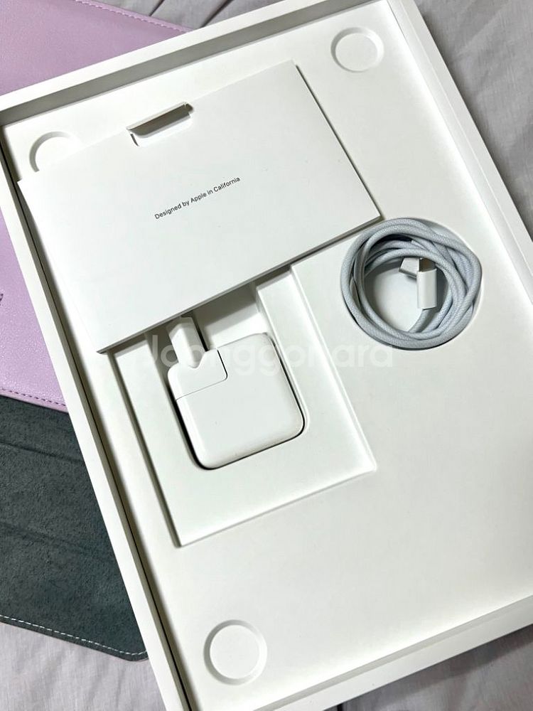 2022 맥북 에어 실버 M2 256GB 16GB--1