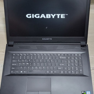 기가바이트 SABRE 17 17인치 i7 게이밍노트북