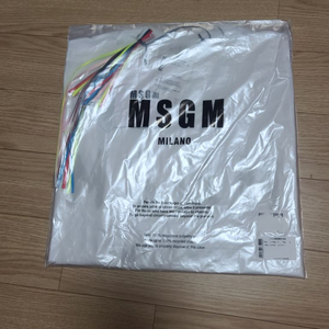 택포) 새상품) MSGM 메탈릭 브러쉬드 로고 반팔 S