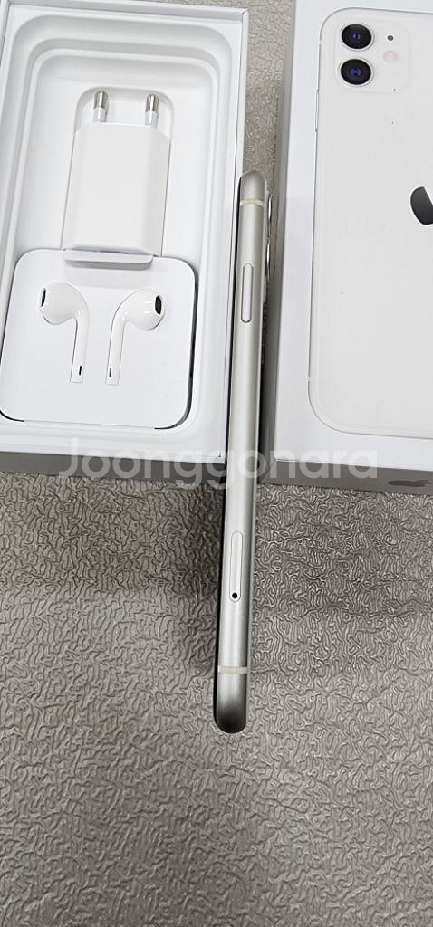 아이폰11 64G 화이트 판매합니다--3