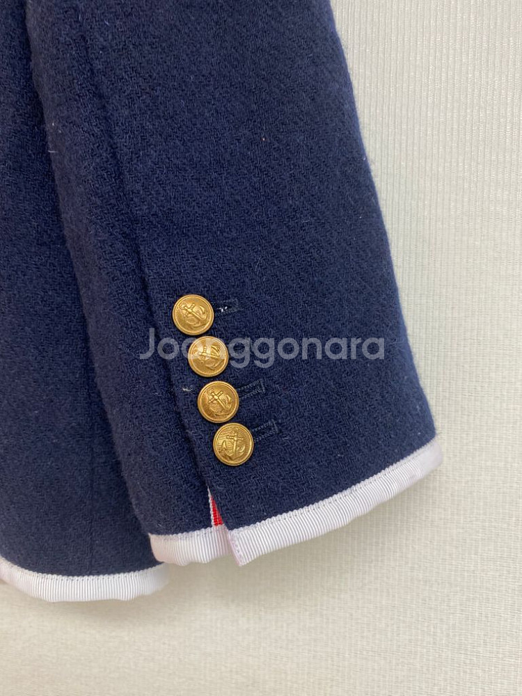 톰브라운 한정판 자켓--3
