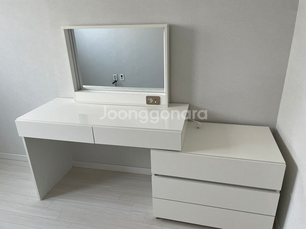 유에라 제니 UV 하이그로시 수납형 화장대 LED 거울--1