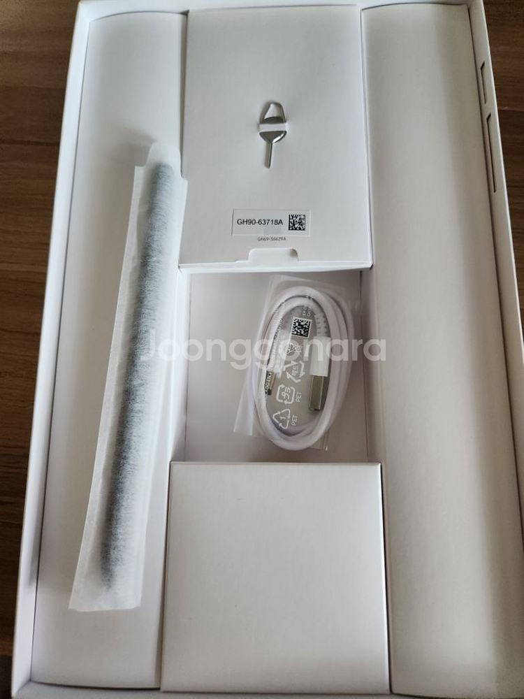 갤럭시탭 s6 lite 64g lte모델+북커버 팝니다--1