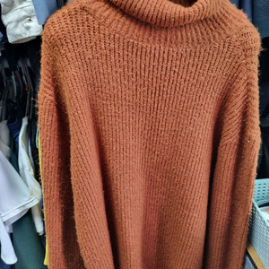 주황 스웨터