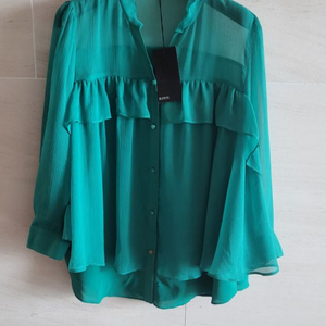 (정품) 블루페페(22ss) 프릴 블라웃(미착용)