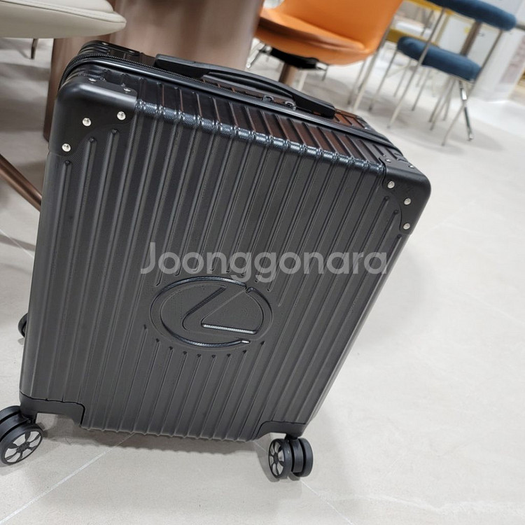 새상품 렉서스 18인치캐리어 25000원땡처리--1