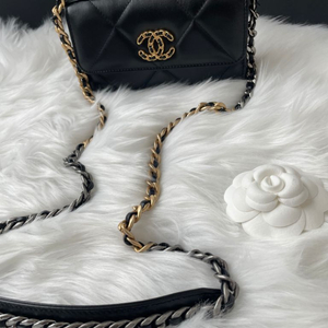 샤넬 19 나인틴 WOC 체인 플랩 크로스백 미니 AP
