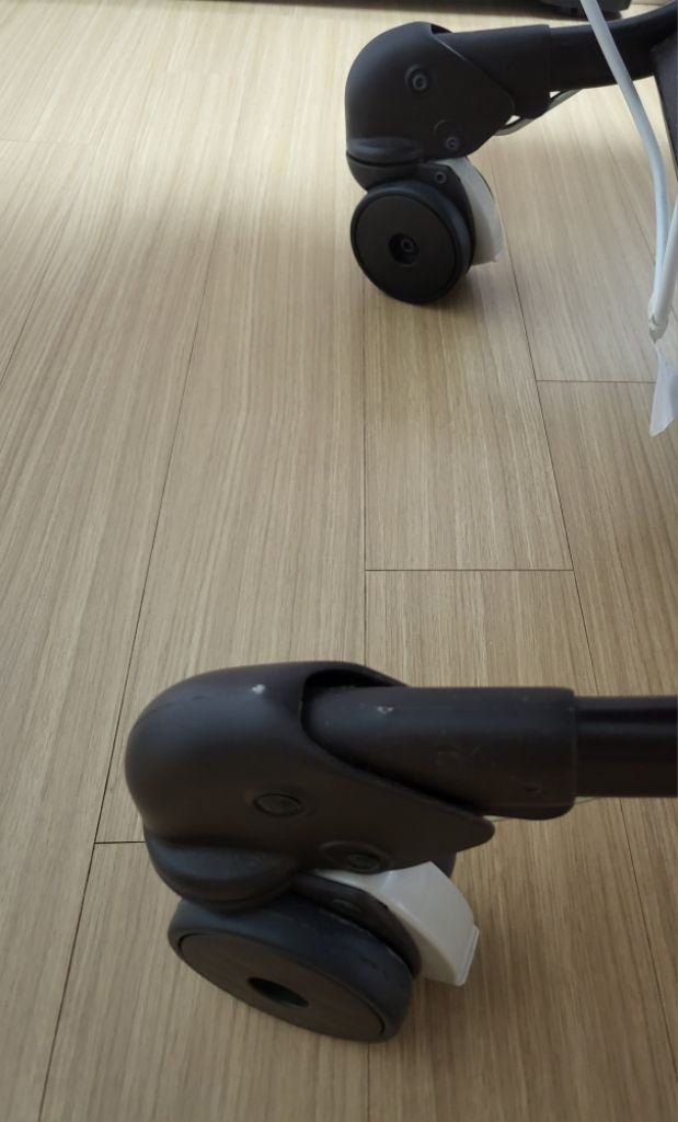 콤비 네무리라 전동 바운서 이미지