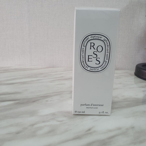 정품,새상품] Diptyque ROSES 150ml