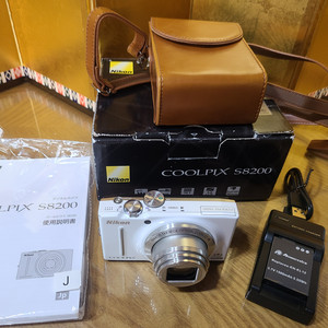 니콘쿨픽스 S8200 디지탈카메라(화이트)