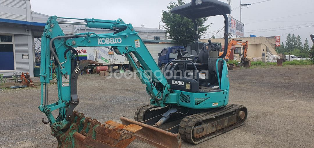 코벨코20 집게장착 굴삭기--2