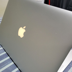 MacBook 2015 mid retina 15inch