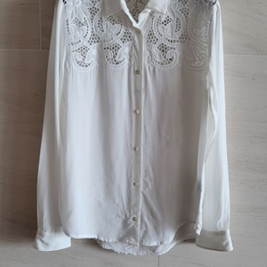 (정품) 더쿠플스 레이스 배색 셔츠 블라웃