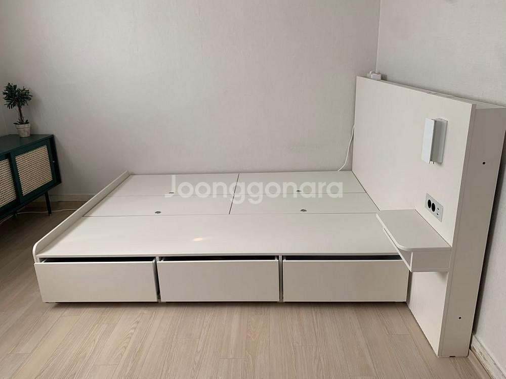 화이트톤 수납침대 퀸, 조명및콘센트 협탁, 매트리스--1