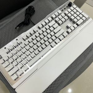 ROCCAT VULCAN 122 AIMO 풀배열 키보드