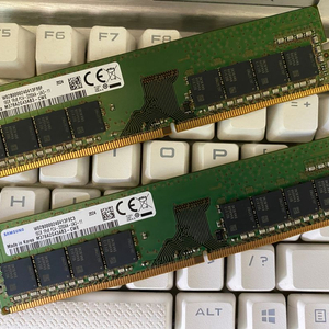 삼성 ddr4 16gb 2개 판매합니다.