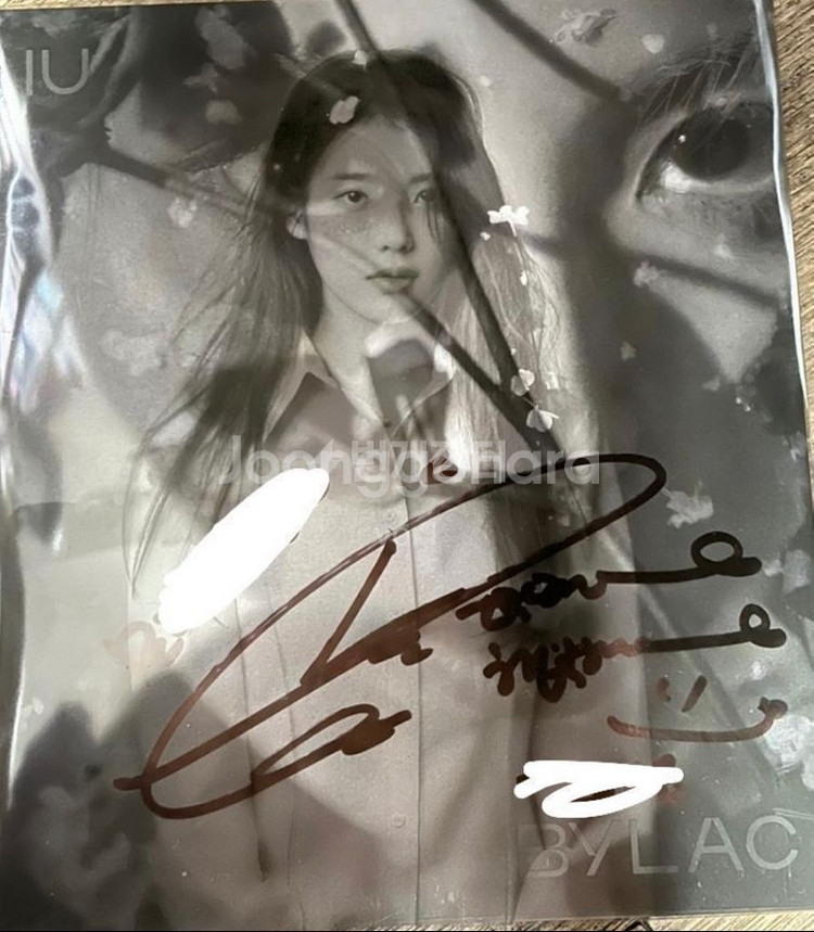 아이유라일락싸인앨범 친필싸--0