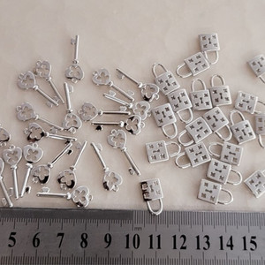 금속장식 자물쇠열쇠 실버색상 약 21~23미리 40개